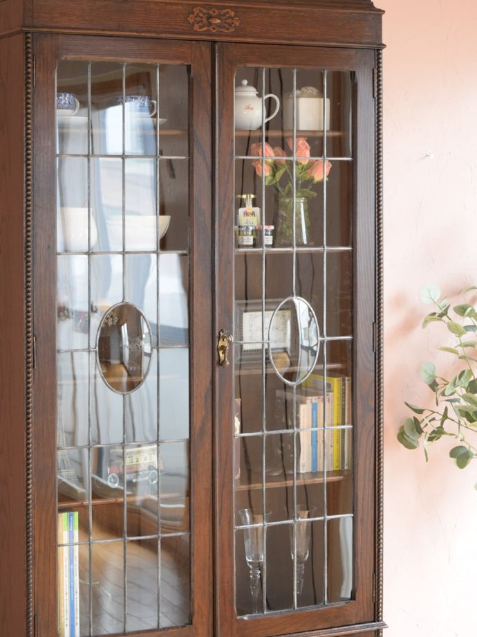 アンティーク家具らしさが漂うキャビネット