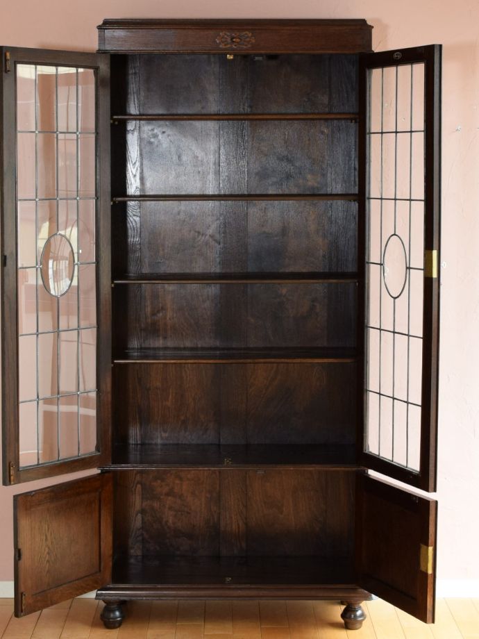 アンティークキャビネット扉の中