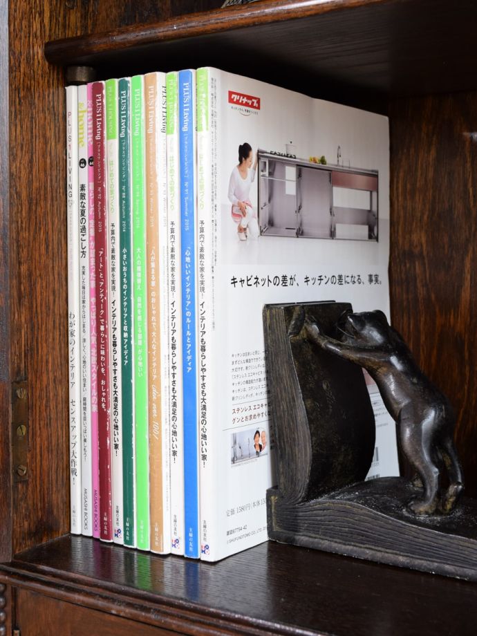 キャビネットの扉の中