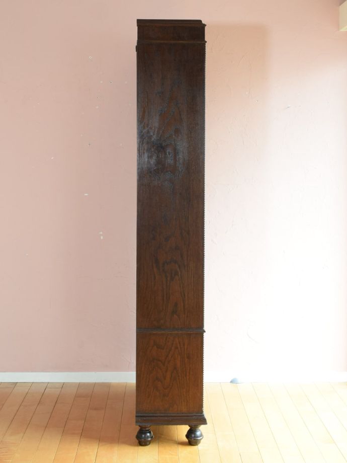 キャビネットの側面