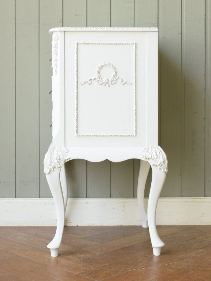 美品 フランスアンティーク調 フルールシリーズ ベットサイドホワイトチェスト 美品 フランスアンティーク調 フルールシリーズ ベットサイドホワイト