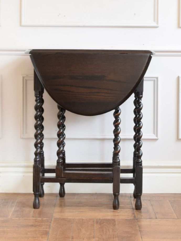 コンパクトに収納できるテーブル