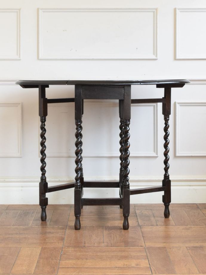 便利なゲートレッグテーブル