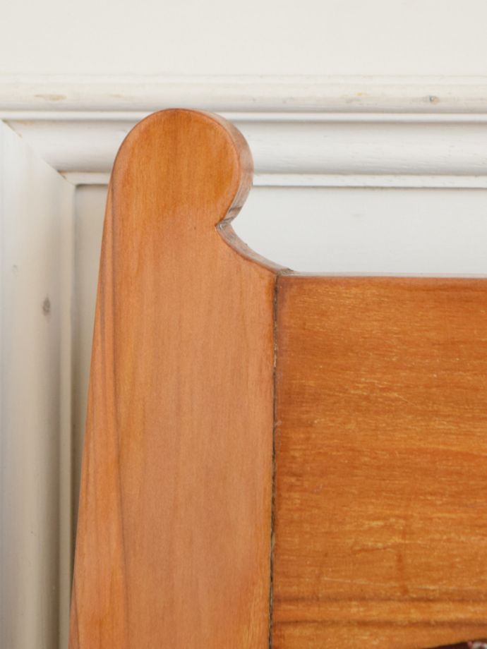 英国アンティーク家具らしい装飾