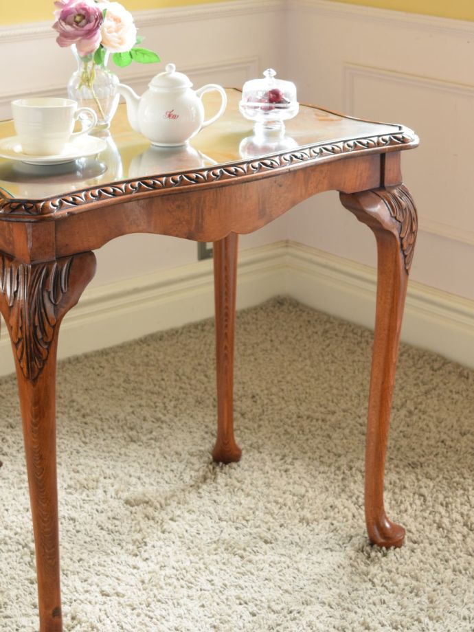 英国のアンティーク家具らしいデザイン