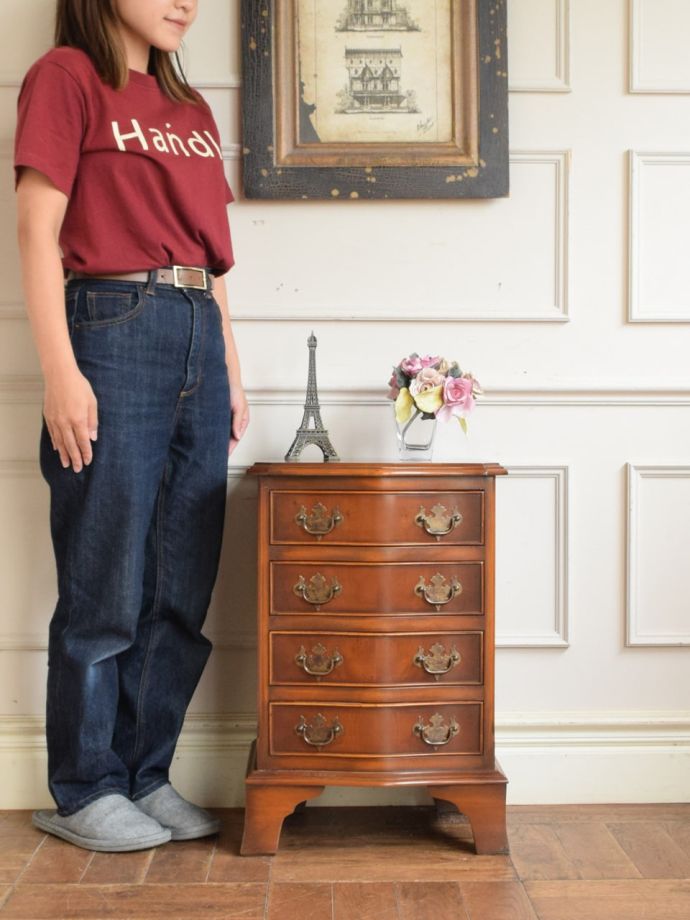 英国アンティークのチェスト