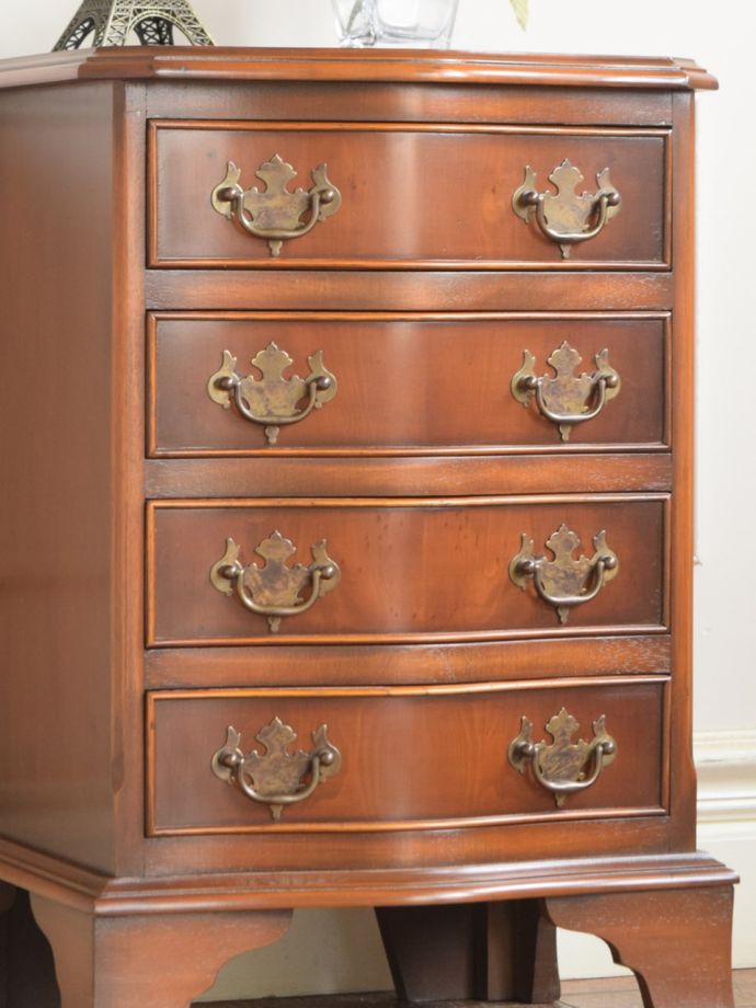 アンティークチェストの美しい木目