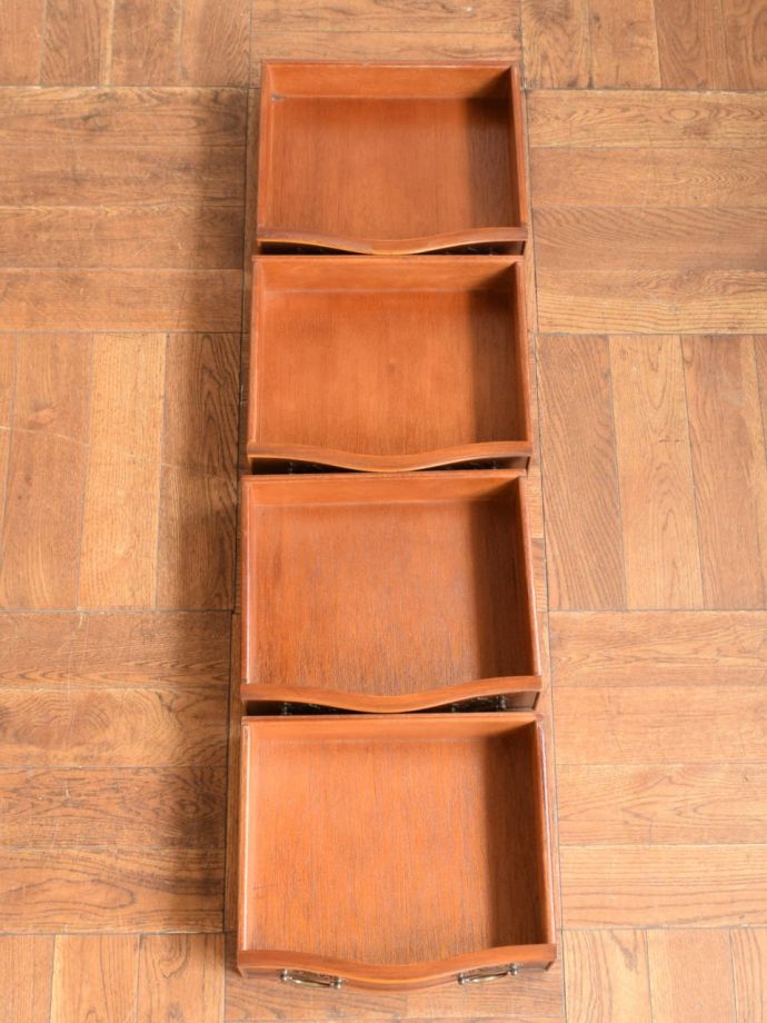 おしゃれなチェストの引き出しの中