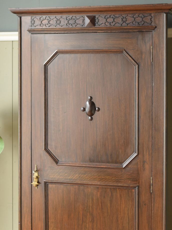 アンティーク家具らしさが漂う装飾