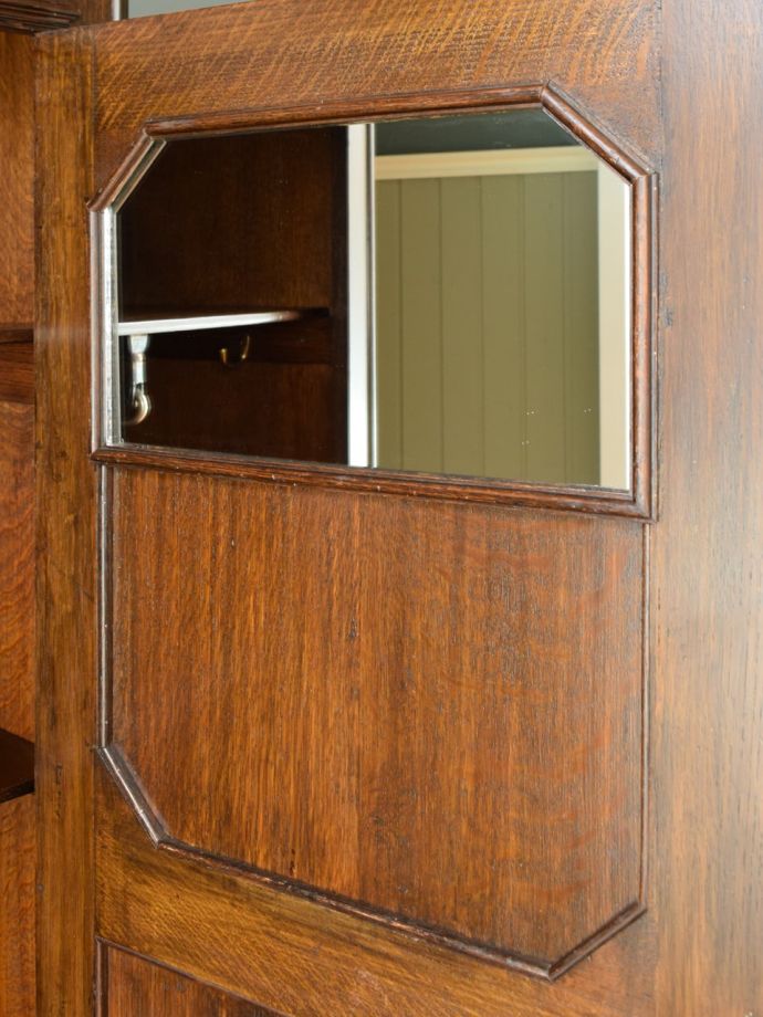 ワードローブの鏡