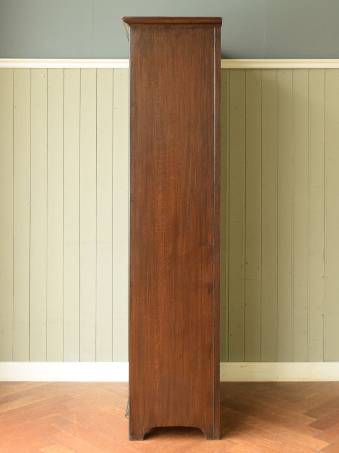 キャビネットの側面