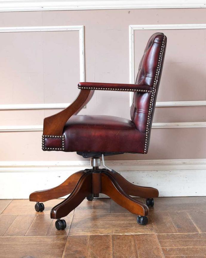 英国輸入のアンティークの回転椅子、カッコいいデスクチェア