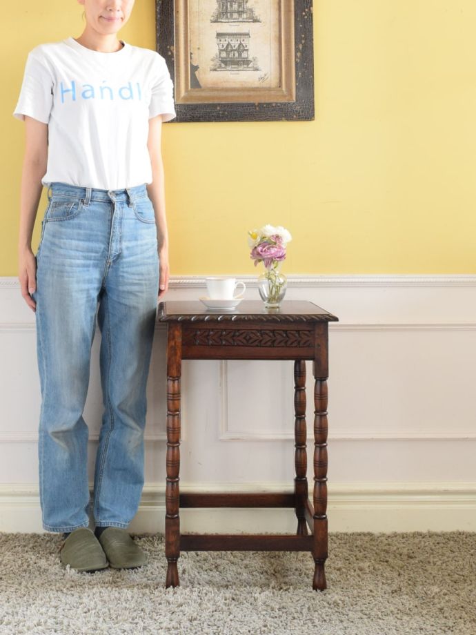 アンティークのオケージョナルテーブル