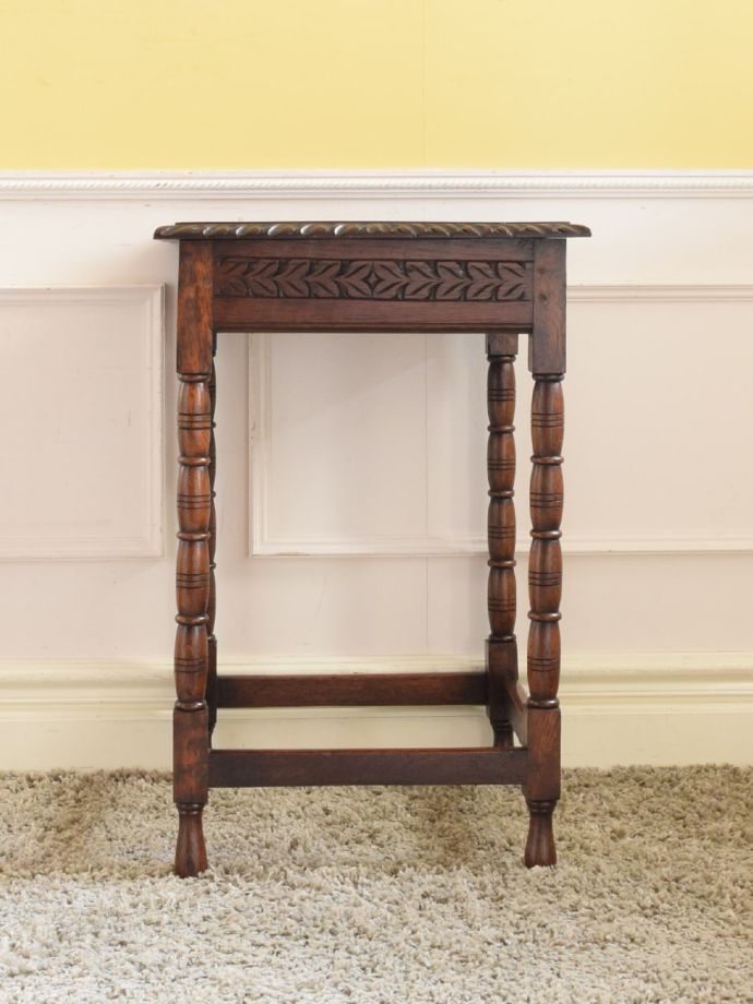 オケージョナルテーブルの側面