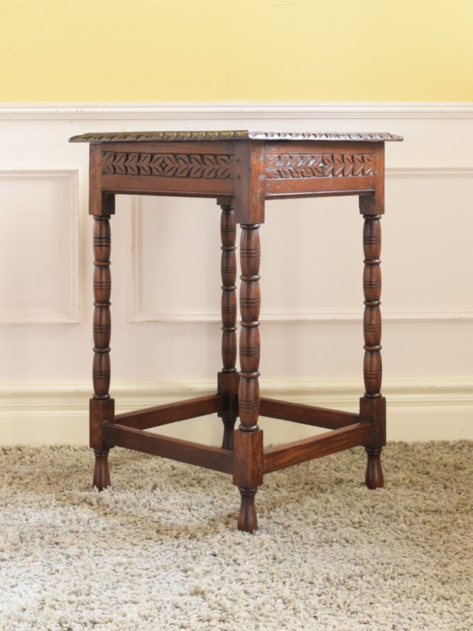 どこから見てもキレイなサイドテーブル