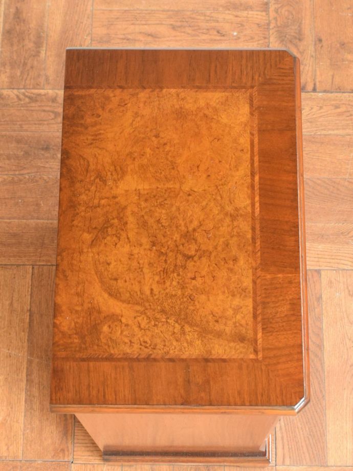 サイドキャビネットの天板