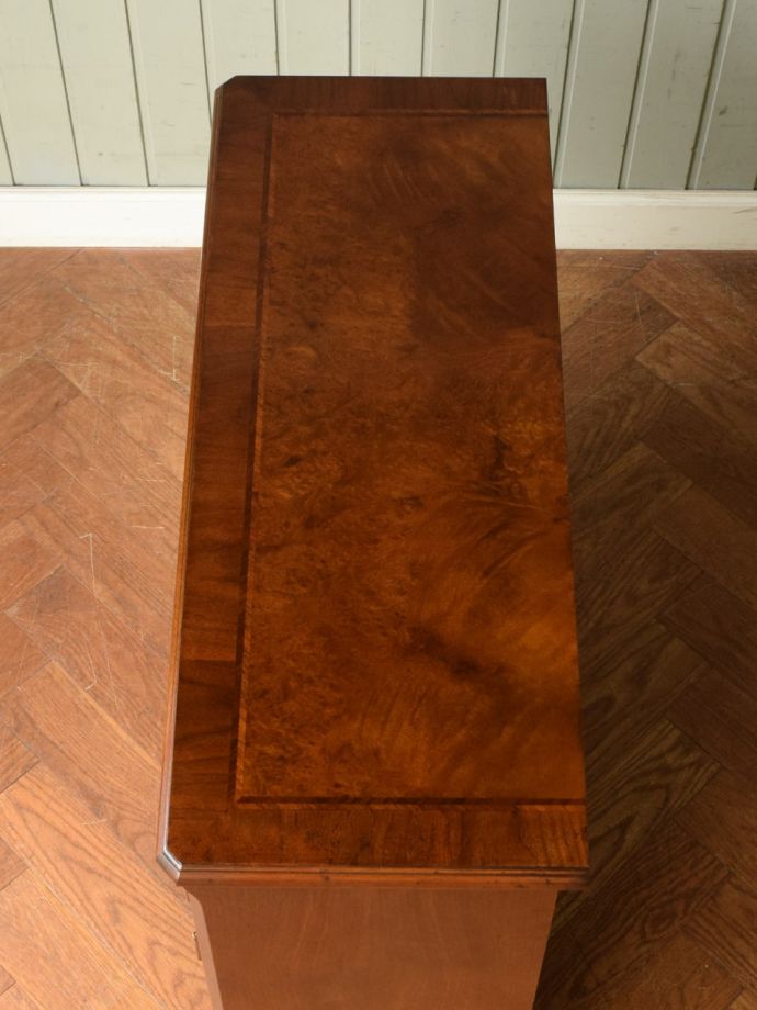 サイドボードの形