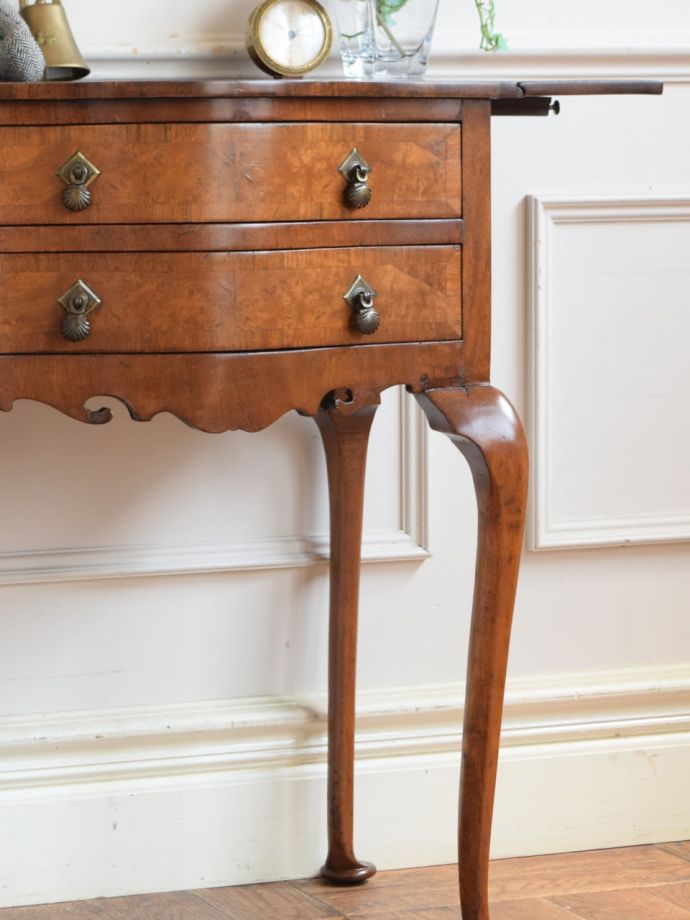 アンティークチェストの美しい木目