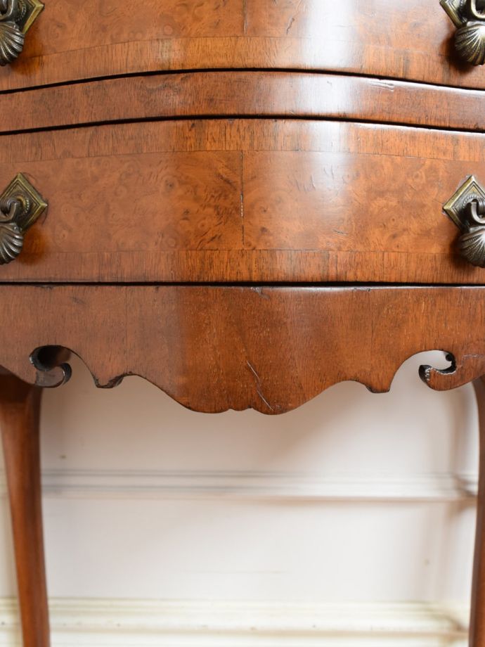 アンティーク家具の彫り