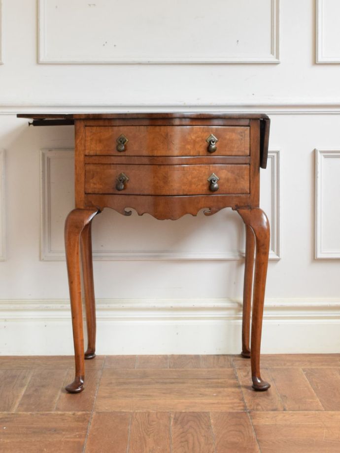 伸長式天板を片方開くと