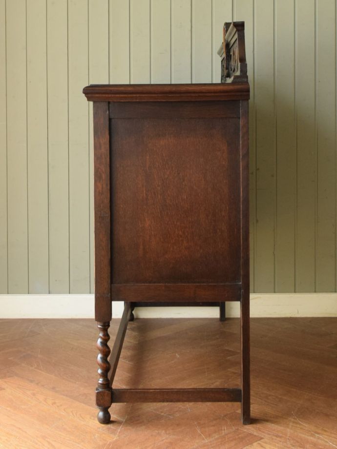 サイドボードの側面