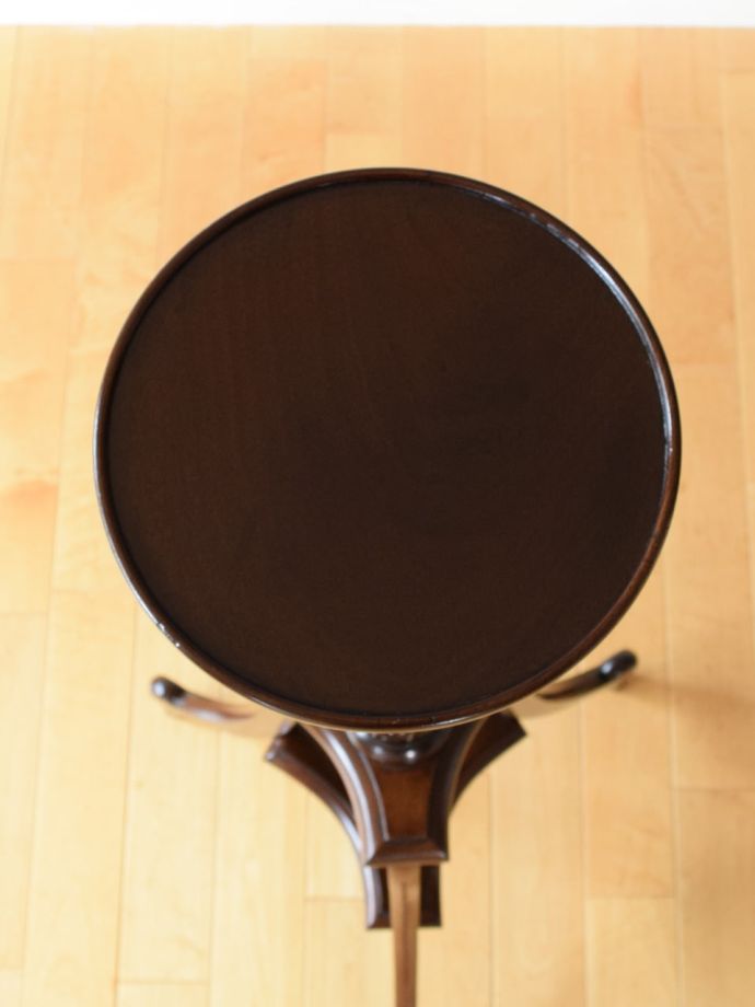 アンティークのプランツスタンドの天板