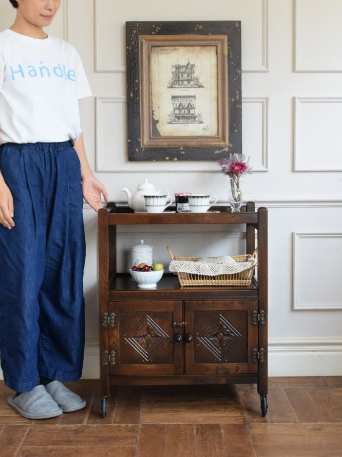 英国アンティークのワゴン