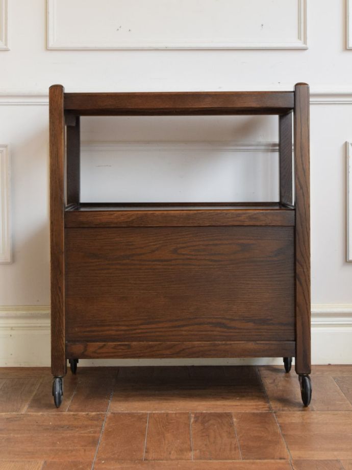 アンティークワゴンの後ろ姿