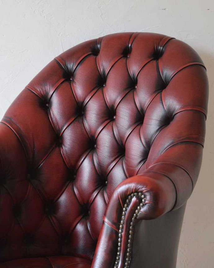 1Pソファ(ラウンジチェア)　アンティーク チェア　大人の雰囲気たっぷりのデスクチェア、キャスター付きのウィングバックチェア。ゆったりと包み込んでくれます時間を忘れてくつろげてしまう掛け心地。(q-290-c)