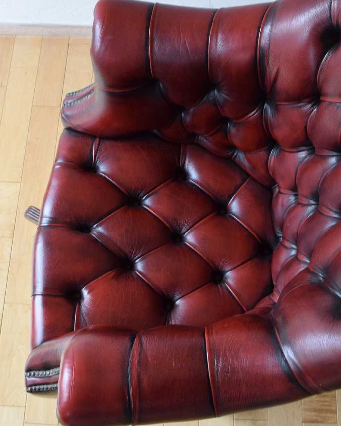 1Pソファ(ラウンジチェア)　アンティーク チェア　大人の雰囲気たっぷりのデスクチェア、キャスター付きのウィングバックチェア。革貼りの座面ヴィンテージなのでキズや汚れはありますが、キレイなものを買い付けて来ています。(q-290-c)