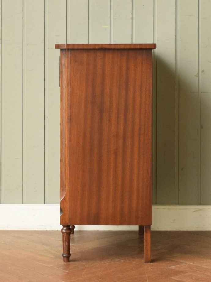 サイドキャビネットの側面