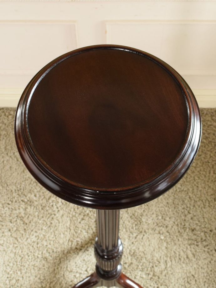 アンティークのプランツスタンドの天板