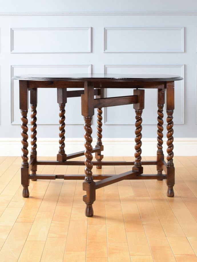 いろんな表情が楽しめるダイニングテーブル