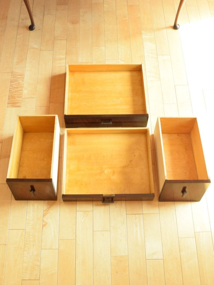 ドレッサーの引き出しの中