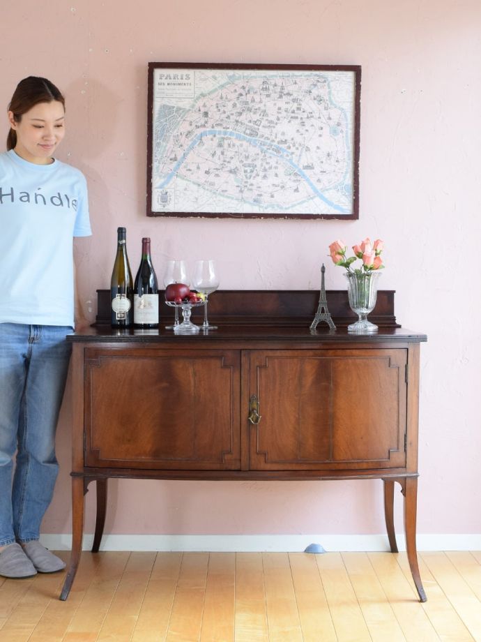 英国アンティークのサイドボード