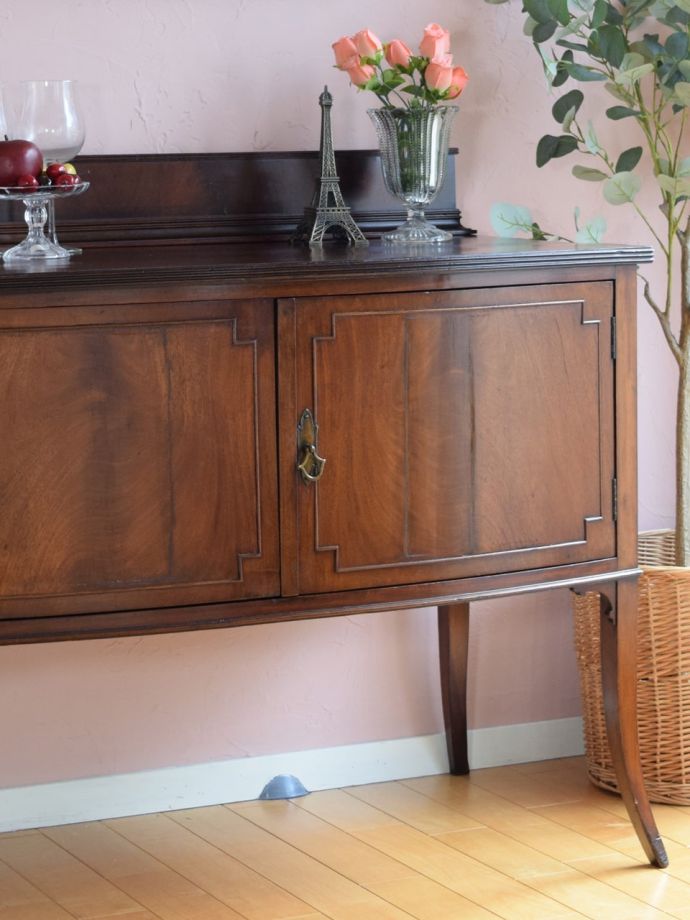 アンティーク家具らしい美しい杢目