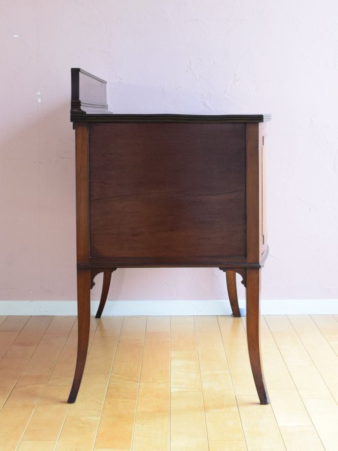 サイドボードの側面