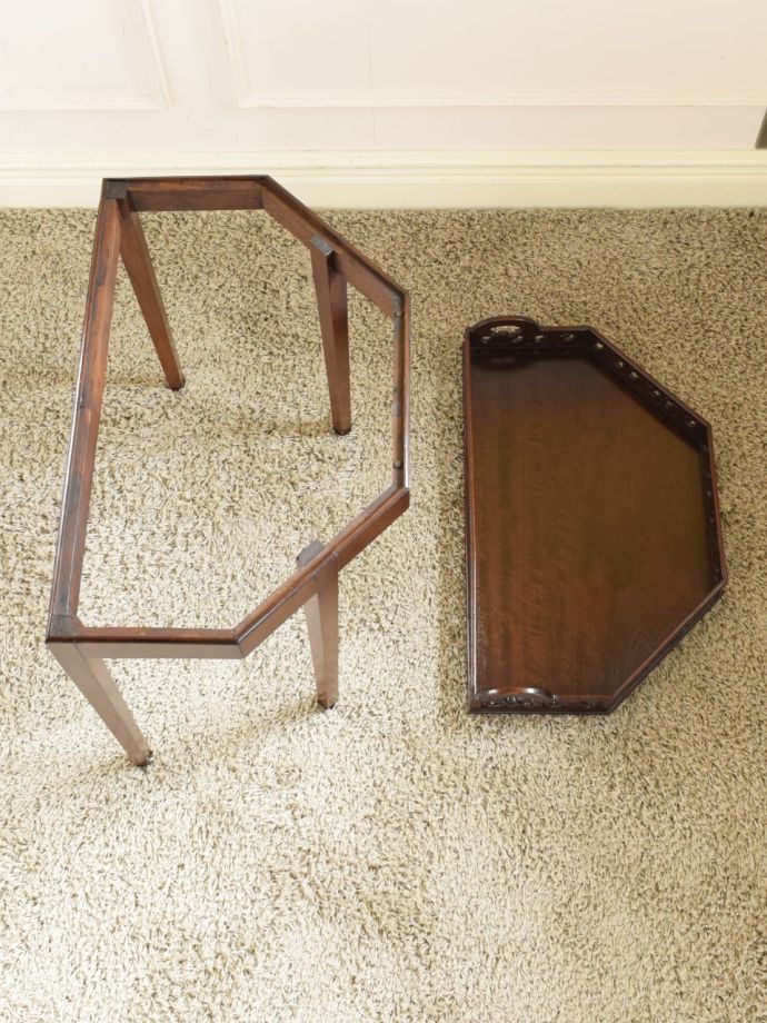 アンティークのコンソールテーブル