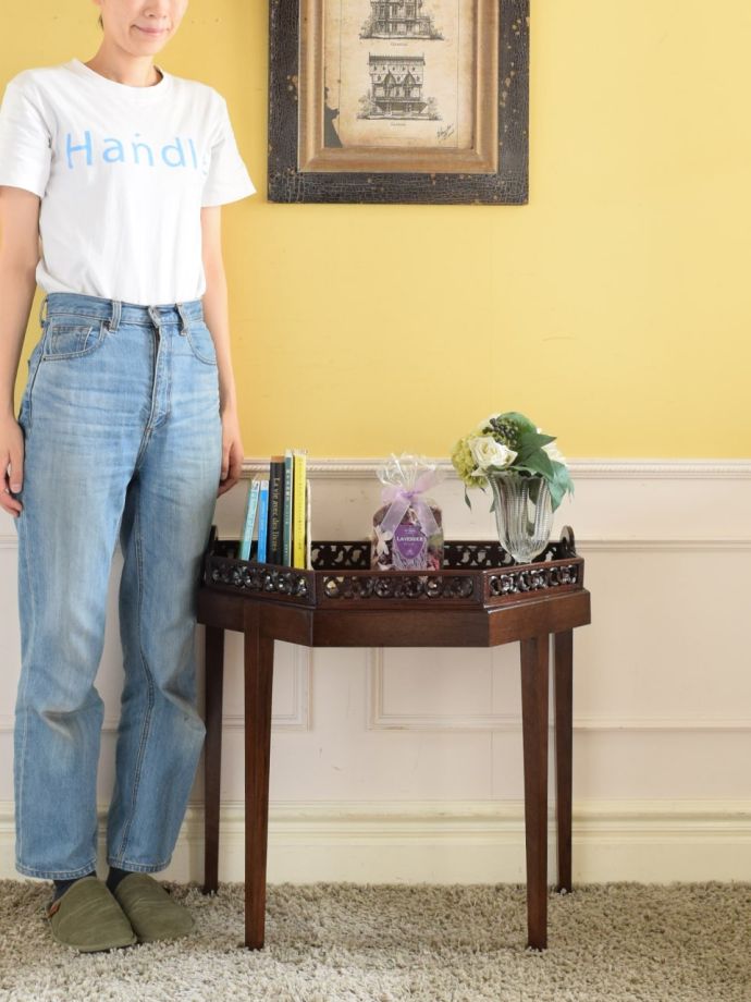 アンティークのコンソールテーブル