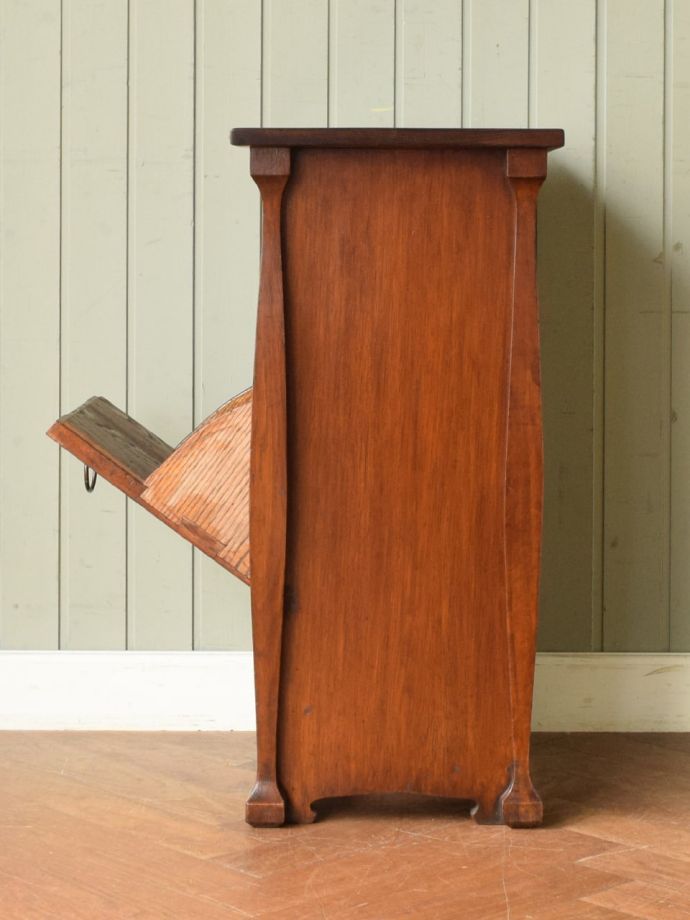 サイドキャビネットの側面