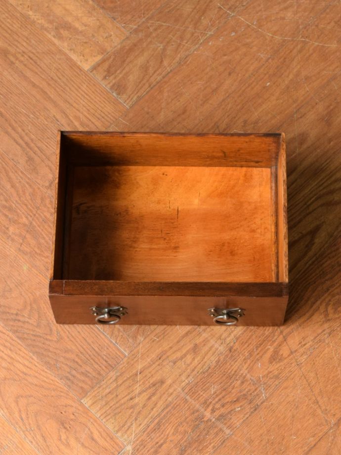 サイドキャビネットの引き出し