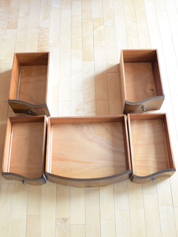 ドレッサーの引き出しの中