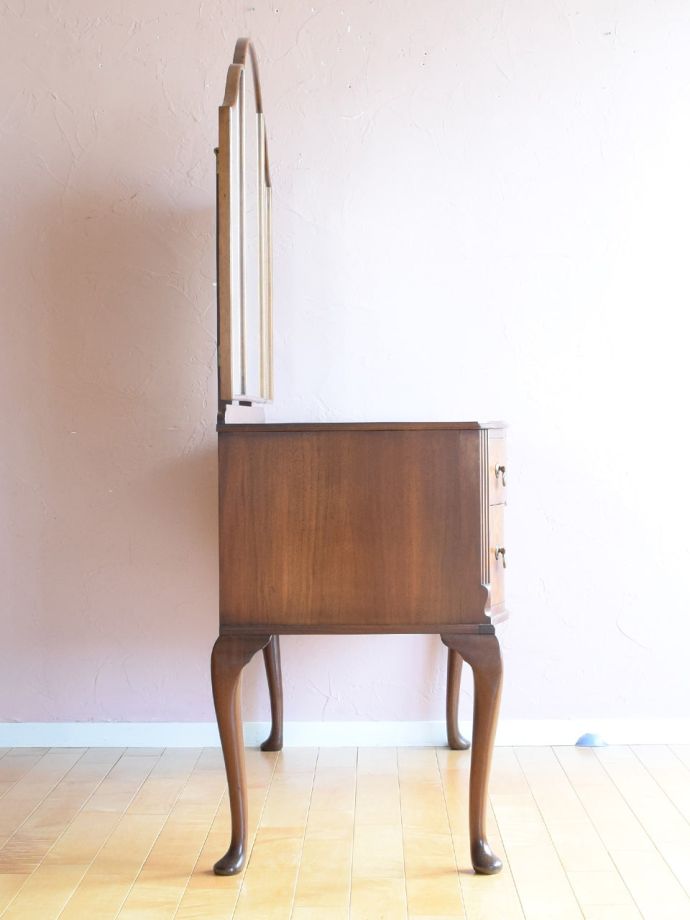 ドレッサーの側面