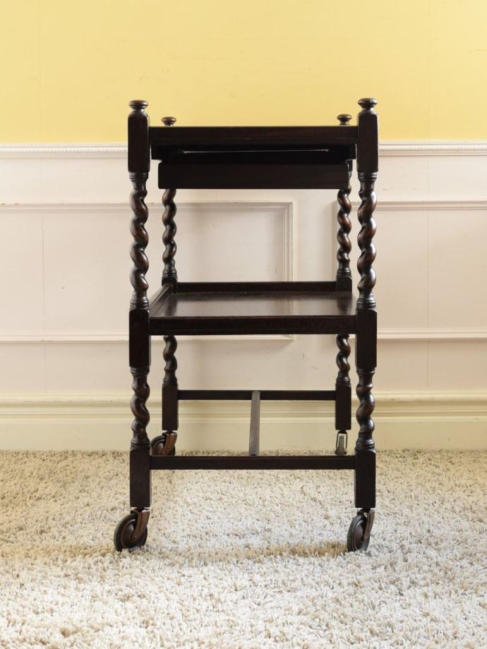 アンティークワゴンの側面