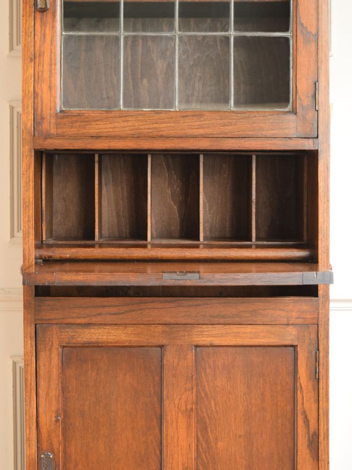 アンティークビューローの中