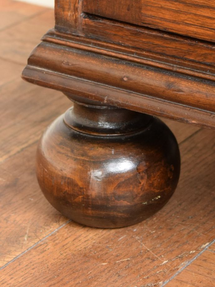 アンティーク家具の脚