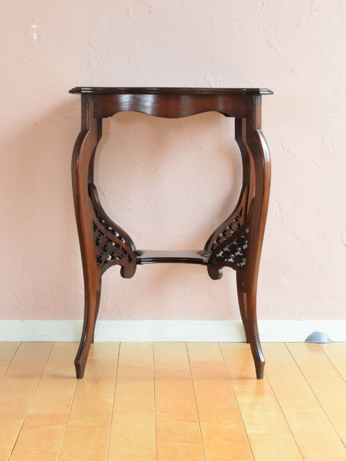 アンティーク家具の側面