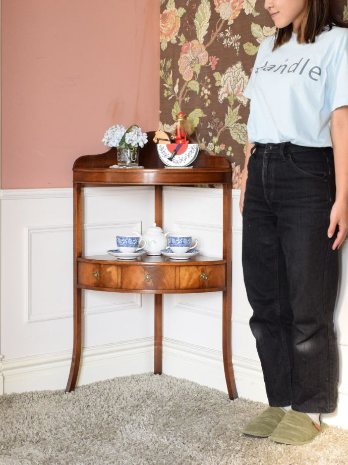 アンティークのシェルフ