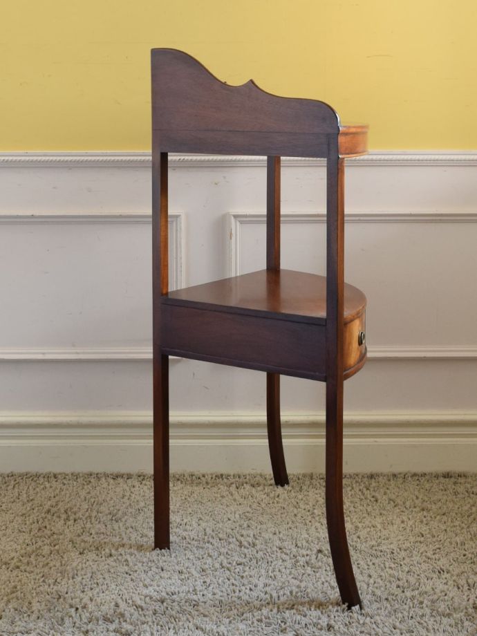 キャビネットの側面