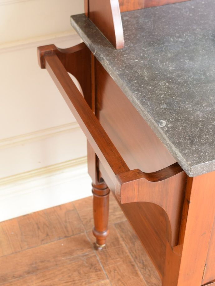 ウォッシュスタンドのタオルバー